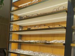 -优医视平价眼镜蔡司依视路折扣工厂店(十里堡店)