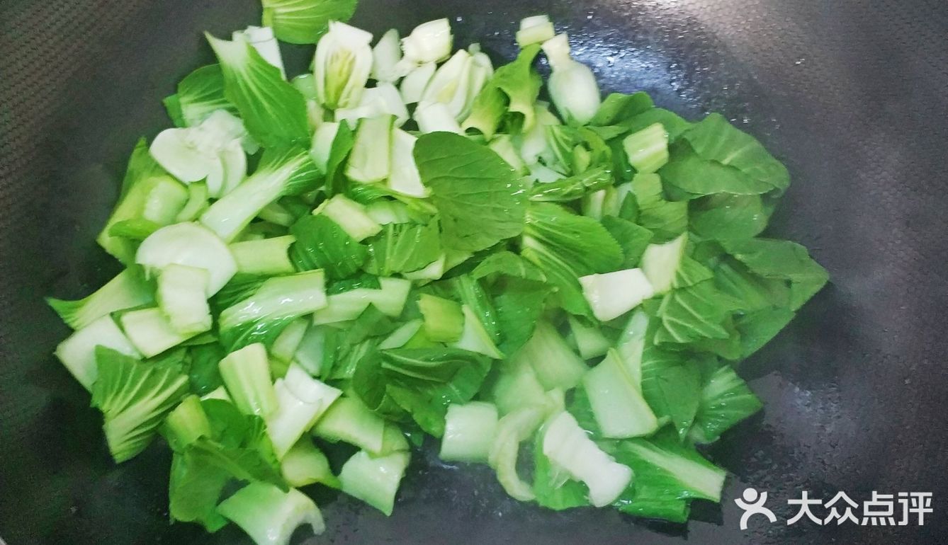 香喷喷的猪油菜饭，油亮亮的米饭，腊肉的咸香，太好吃！