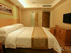 -维也纳酒店(广州番禺大石江景花园店)