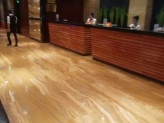 -武汉光谷广场杨家湾地铁站怡程酒店