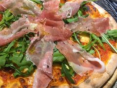 帕尔玛火腿配火箭生菜披萨-at cafe 意大利餐厅(集美店)