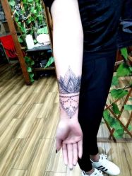 -冰岛刺青·手工耳饰品售卖·专业纹身