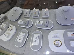 -六福珠寶(苏州人民商场店)