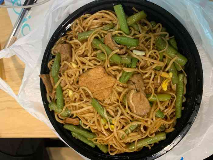 荷香焖卤面(熊猫星厨美食城店)-"这是一条外卖点评菜品:卤鸡腿 豆角