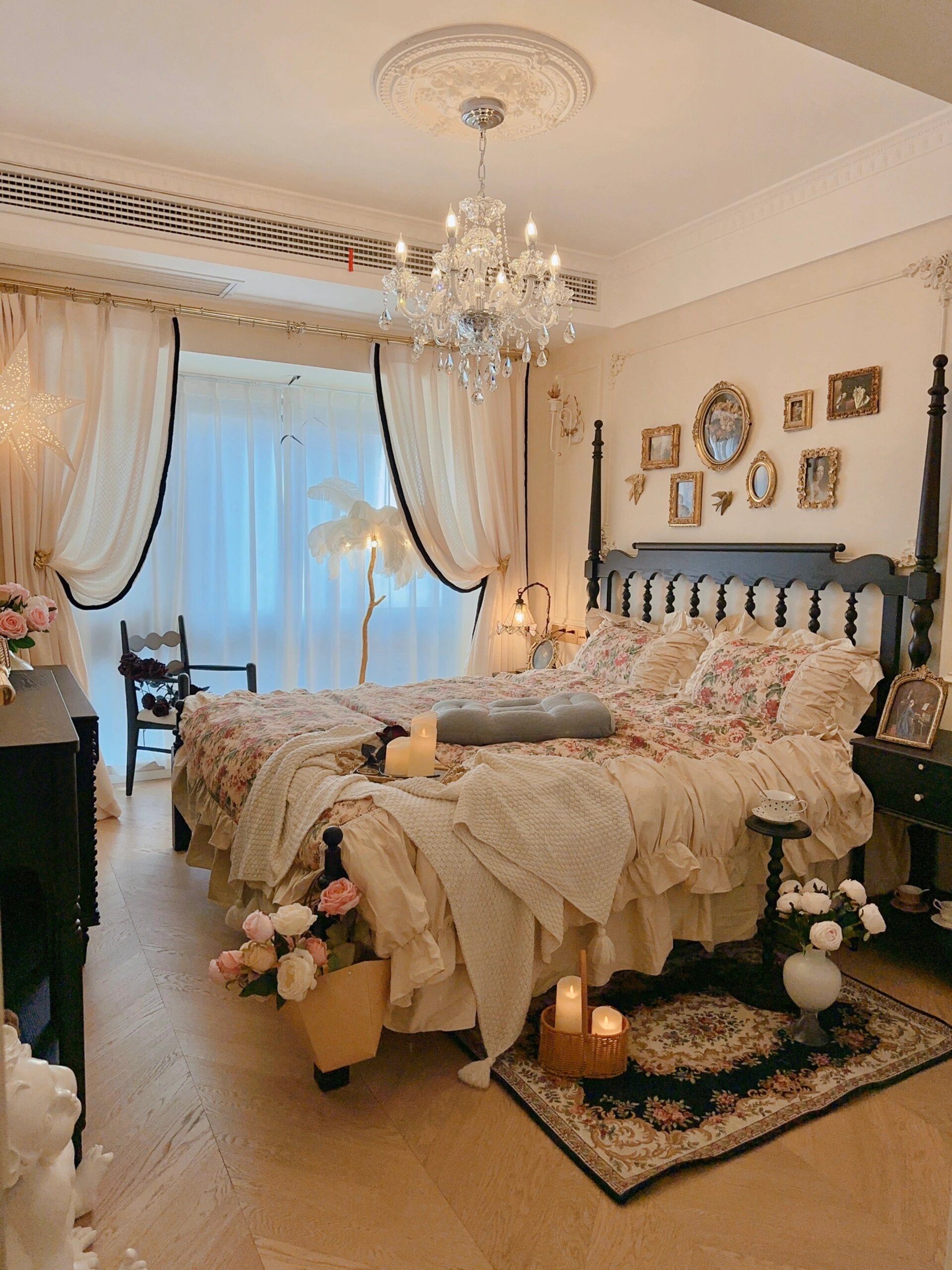 n真的好喜欢好喜欢我的卧室啊
有一种电影里的复古感觉
#装修