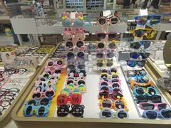 -美式眼镜·授权蔡司.依视路.尼康.豪雅.明月(人民广场店)