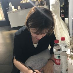 点击看大图 -艾米丽婚纱礼服