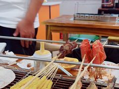 -哈尔滨小酒馆·鲜肉现穿自助烧烤(康新花园店)