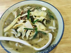 招牌酸菜牛肋面-阿彬生炒牛肉面(解放路店)