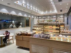 面包甜点陈列柜-面包新语(滨湖万达店)