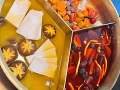 黄金奔驰锅-湊湊火锅·茶憩(上海合生汇店)