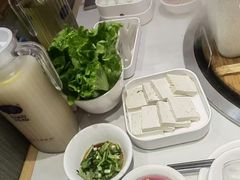 -鲁员外地锅鸡地锅鱼(龙湖江东天街店)