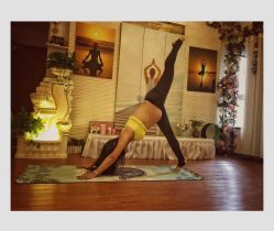 -闺蜜瑜伽·普拉提女性塑形馆