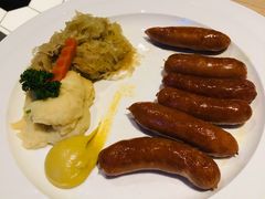 兰巴赫芝士香肠配酸菜土豆泥-LENBACH兰巴赫西餐啤酒坊(大连东港店)