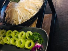 -尚尚仙·酸汤猪手·猪肚鸡火锅(华联万柳购物中心店)