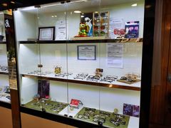 -MiRi眼镜连锁·蔡司·尼康控优点合作店(莘庄店)