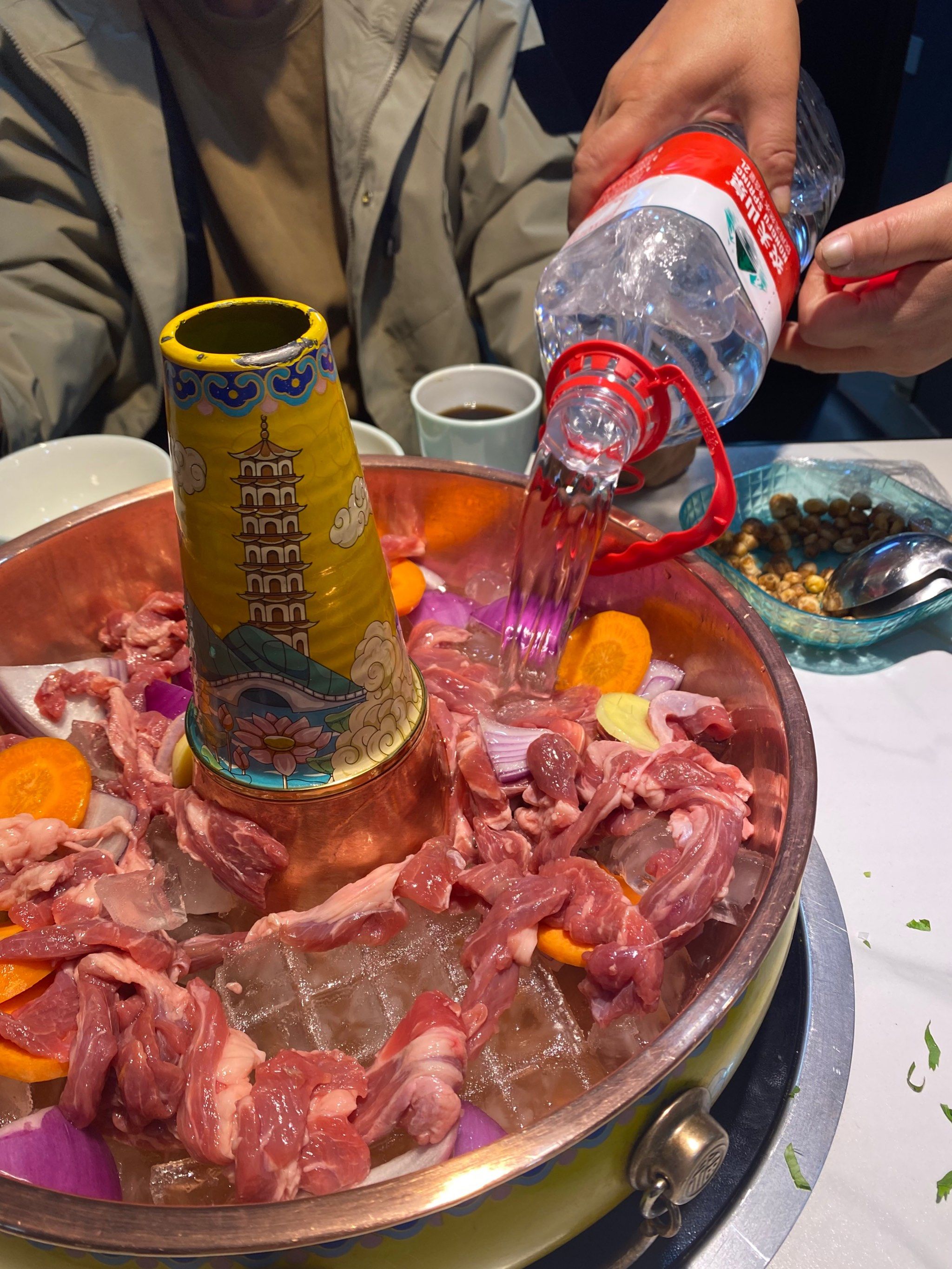 头一次体验冰煮羊肉质鲜嫩简直太美味了