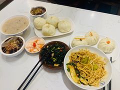 -李与白包子铺(桐梓林店)