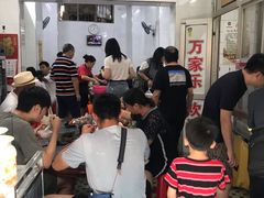 等位区-万家乐小小饮食店