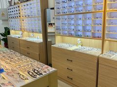 -天空之镜眼镜店蔡司依视路配镜授权零售店(望京颐堤港店)