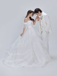 -至臻微拉婚纱摄影