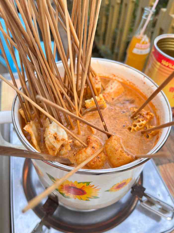 麻辣沾小串·延安沾沾(高新店)-"[薄荷]环境:店面很小,以前可以坐在外