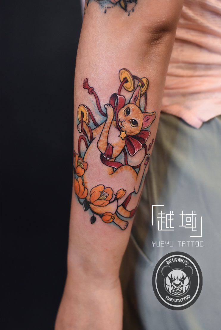 手臂猫咪纹身图案