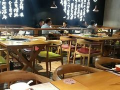 大堂-洪氏嗨捞·广东猪肚鸡·椰子鸡火锅(西咸万象城店)
