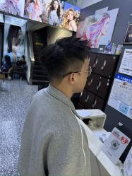 点击看大图 -藤野造型专业烫染接发