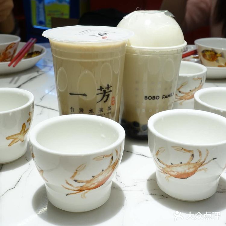 经过一桌人的比对反正就是喜茶完胜了一芳奶茶