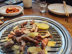 韩式腌猪王排-·缸桶屋·韩式牛肋条自助烤肉(西湖D11店)