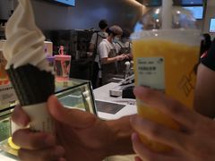 -喜茶(杭州滨江宝龙店)