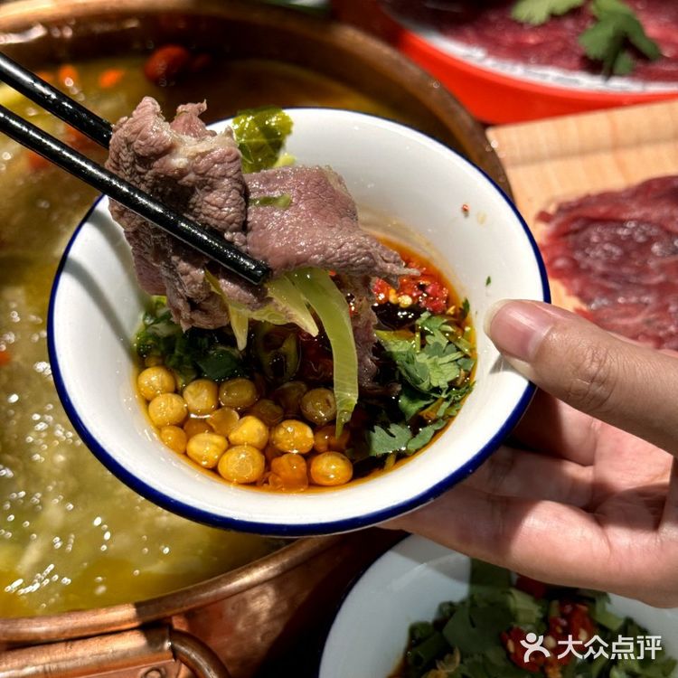 丽江田村酸汤牦牛肉火锅，太好吃啦 -