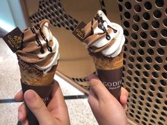 香草黑巧双重口味-GODIVA(美罗城店)