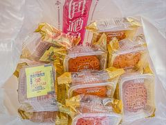 包装莲蓉蛋黄月饼-闻酥园(大慈寺店)