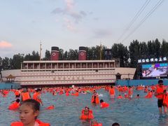-黄河谷马拉湾海浪浴场