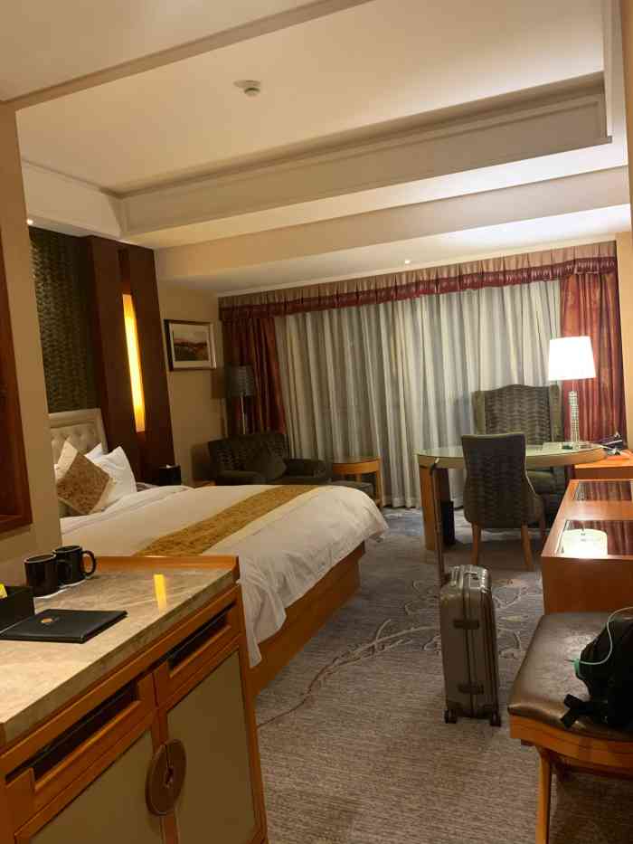 舟山财富大酒店-"地理位置不是处于热闹的地段,但距离沈家门.