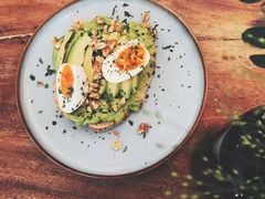 牛油果煮蛋吐司-RAC BAR(安福路店)