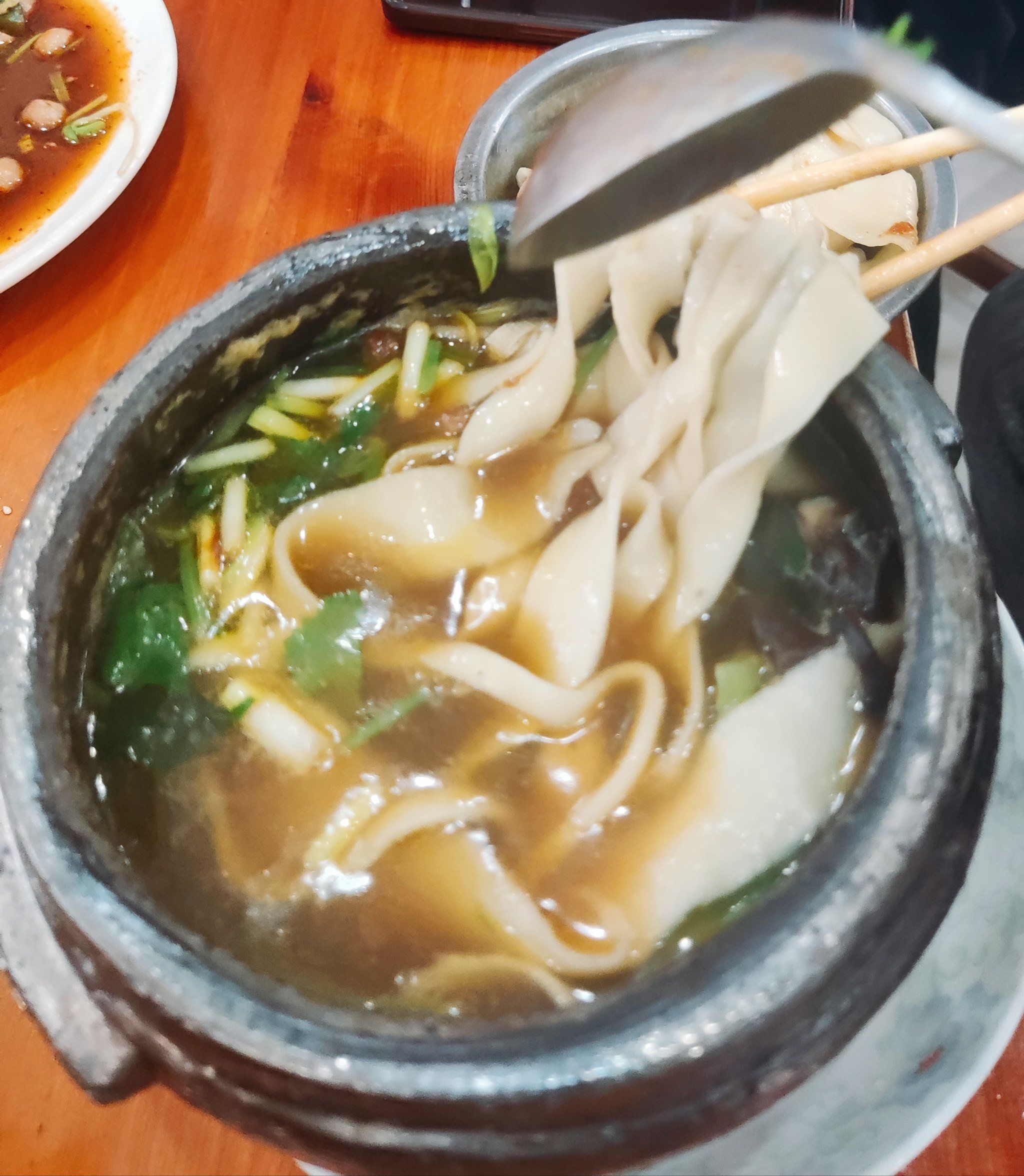 国庆吃砂锅烩面,米线