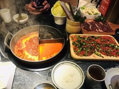 小嫩牛专利T型锅（一锅三吃）-热火朝天鲜切牛肉火锅(南强街巷店)