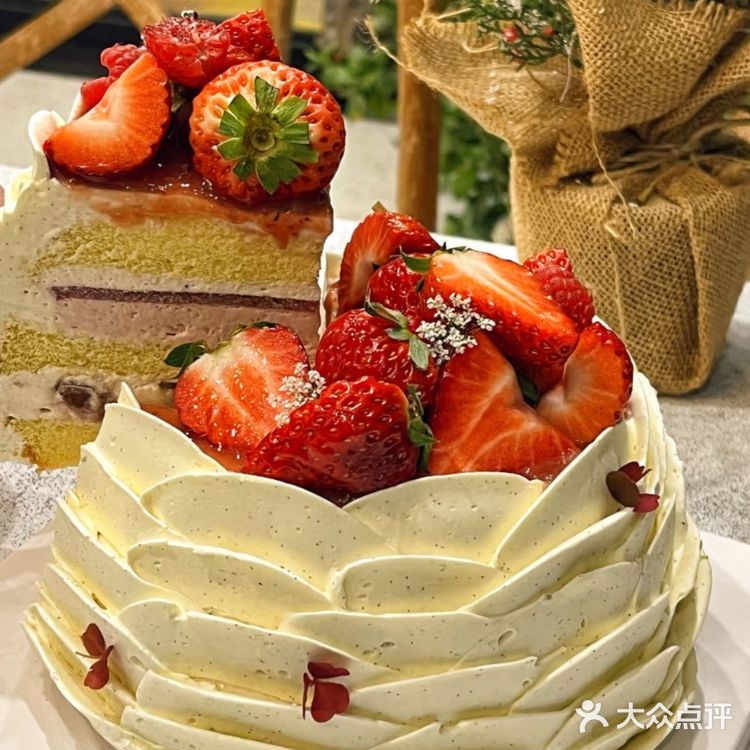每一个草莓蛋糕，都藏着一颗浪漫的心🍓