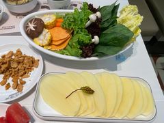 -洪氏嗨捞·广东猪肚鸡·椰子鸡火锅(西咸万象城店)