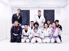 -菠萝格斗巴西柔术训练馆