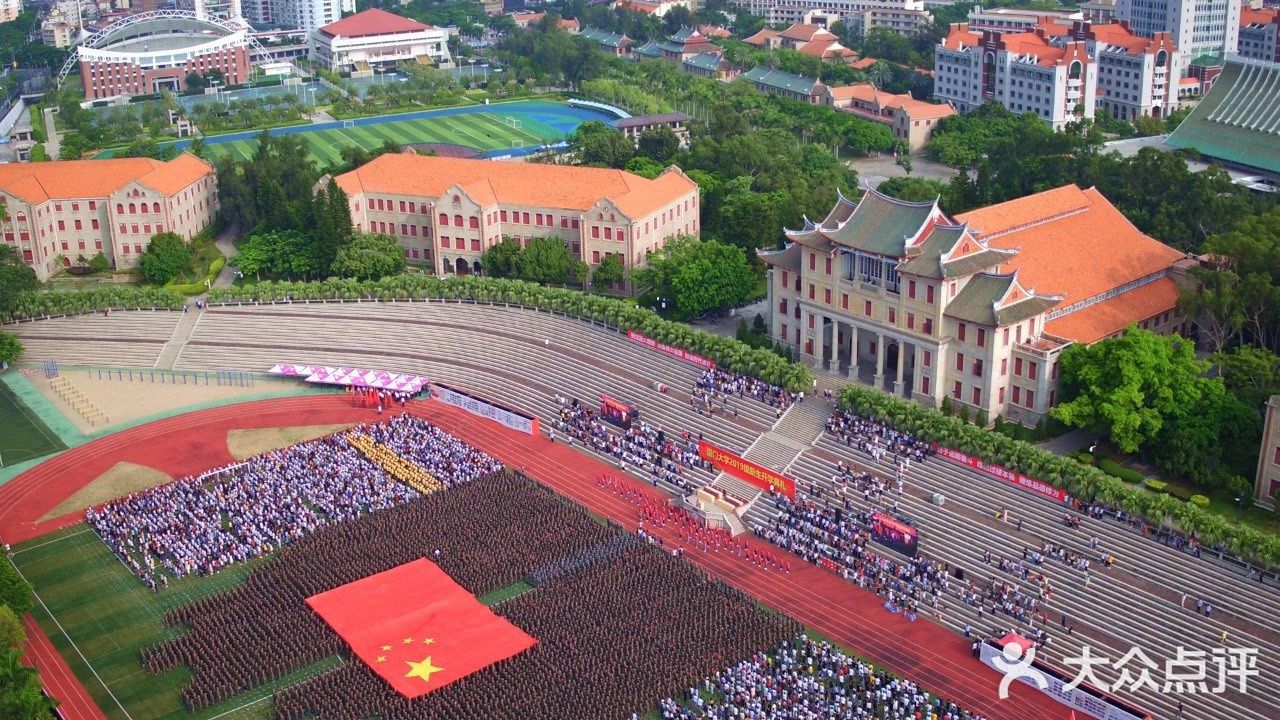 厦大开学第一天，上弦场万人大合唱、传国旗！