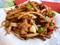 茶树菇炒五花肉-赵小姐丨新中餐(曲江店)