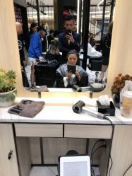 -HAIR CORNER