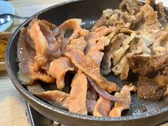 黑猪松板肉-猪啊牛呀羊啊铜盘烤肉(正大广场店)