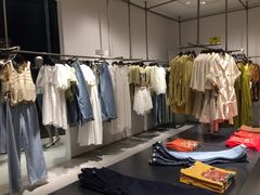 -URBAN REVIVO(欢乐海岸购物中心店)