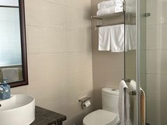 -汉庭优佳(上海娄山关路地铁站店)