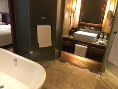 -三亚湾海居铂尔曼度假酒店